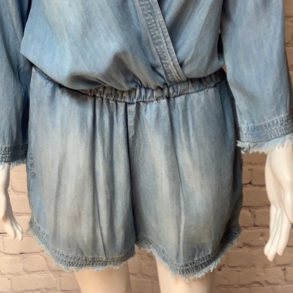 Chelsea & Violet Blue Chambray Denim Frayed Edge V Neck Shorts Romper Sz M - Picture 3 of 12